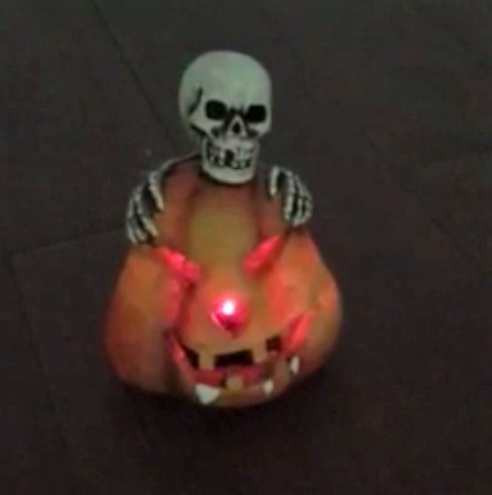 Lightahead Solar Powered Skeleton Pumpkin light Halloween Decoration Light Outdoor Garden Light Multi-Color Changing Skull